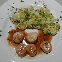 Jakobsmuscheln mit Staudensellerie Risotto