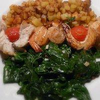 Zander-/Garnelenspieße mit Kartoffeln und Spinat