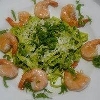 Garnelen mit Tagliatelle und Rucolapesto