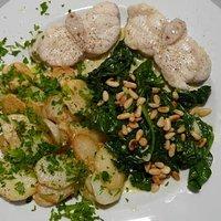 Seeteufel mit Spinat und Bratkartoffeln