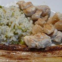 Seewolf-Bäckchen mit Risotto und Spargel