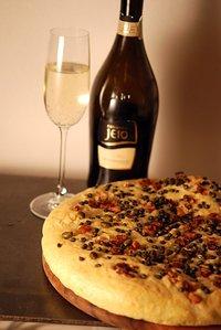 Focaccia mit pancetta, kapern & pistazien – mein weihnachtsstarter