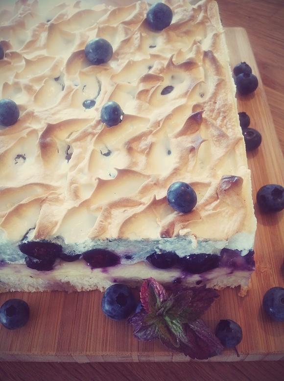 Quark-Baiser-Kuchen mit Heidelbeeren