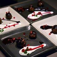 Lammfrikadellen mit zweierlei granatapfel & fettem joghurt
