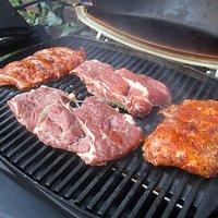 Braufactum colonia zu gegrilltem steak aus der hochrippe und kichererbsen-salat