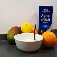 Alle fotos aus dem blick aktuell rezept: mango und blutorangen mit zitronen-vanille-milchreis