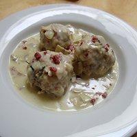 Laugen-Knödel von einem BEEF-Rezept mit Pilz-Speck-Sahne-Sauce