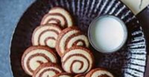 Ein Rezept für Glühwein-Weihnachtsplätzchen: Schwarz-weiß-Gebäck mal 