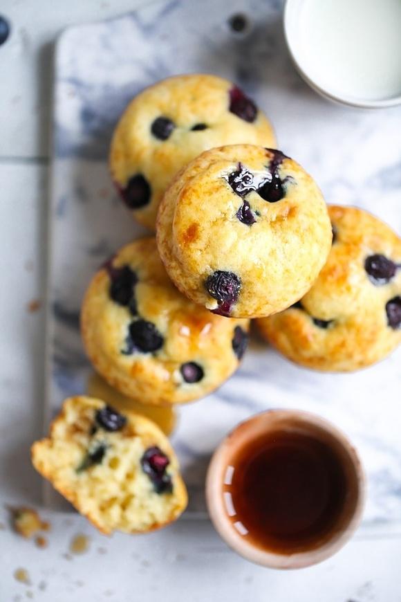 Pfannkuchen aus der Muffinform mit Blaubeeren