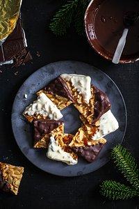 Rezept für florentiner mit mandeln, salzigen cashews und aprikosen {enthält werbung}