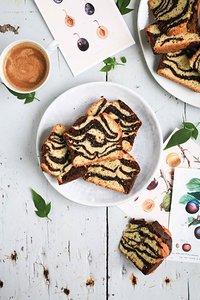 Ein rezept für fruchtigen pflaumenmus marmorkuchen aus der kastenform
