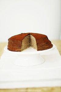 Mille crêpes – ein crêpe-kuchen mit schokoladenganache- und himbeermarmeladenfüllung