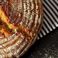Ich habe es nicht verlernt - dinkelbrot mit polenta & kürbiskernen