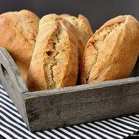 Der frühe vogel ... hat baguette-brötchen.
