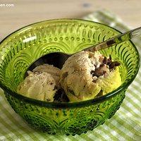 Vanille-Eis mit Cookie-Dough
