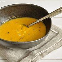 Butternusskürbis-Suppe mit Mais