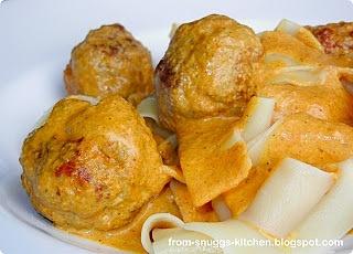 Hack-Bällchen mit Curry- oder Tomatensauce