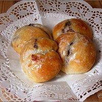 Süsse Teilchen mit Nussfüllung