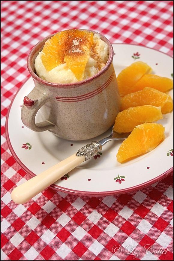 Griessspeise mit Orangenfilets und Zimtzucker