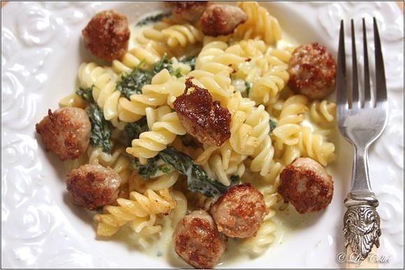 Fusilli mit Radieschengrün-Sauce und Salsiccia