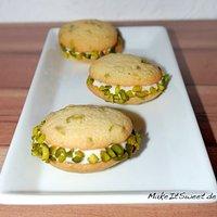 Pistazien Whoopies mit Cranberryfüllung