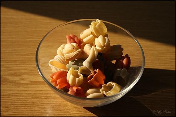 Bunte vielfalt pasta man – essen lernen spielend