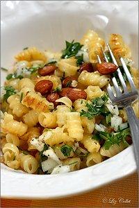 Riccioli with onion-parsley-vinaigrette and california almonds