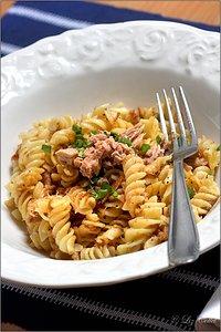Fusilli al tonno {spiralnudeln mit thunfisch}