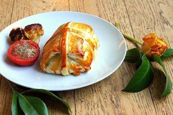 Rindermedaillon mit Knoblauchkäse im Blätterteig