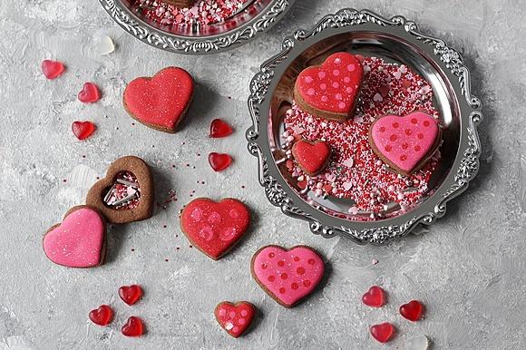 Herzförmige pinata kekse zum valentinstag