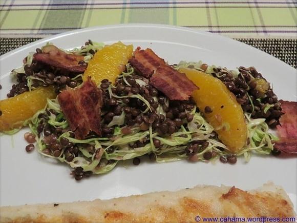 Spitzkohl-Linsensalat mit Orangen und Speck