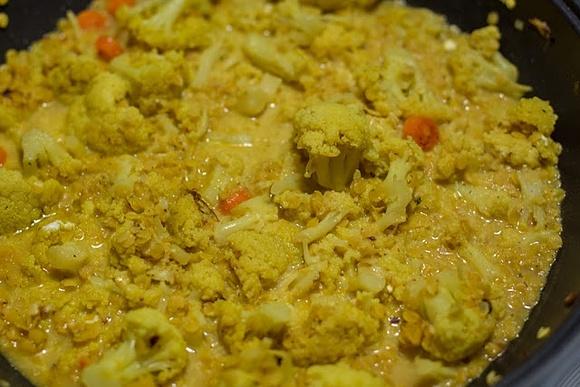Blumenkohl-Möhren-Curry mit Linsen