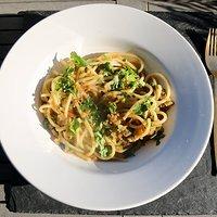 Pasta mit Zwiebeln und Anchovis