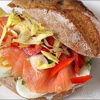 Aschermittwoch: baguette mit räucherforelle und salat