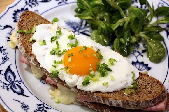 Kellertoast mit Spiegelei