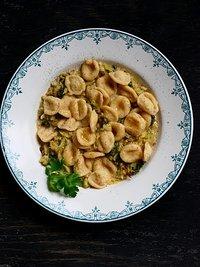 Unbegrenzt: cremiger wirsing mit orcchiette