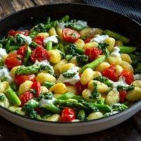 Gnocchi mit grünem Spargel und Kirschtomaten