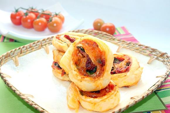 Tomaten-Käse Blätterteig Schnecken