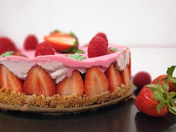 Beerentraum beerige Frischkäse-Torte mit Keksboden