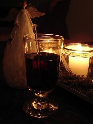 Skandinavischer Glühwein mit Gewürzen