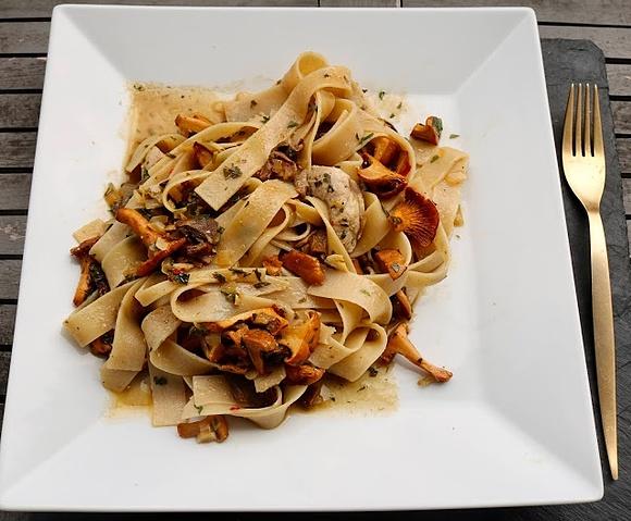 Pasta mit Pfifferlingen und Kalbsbries