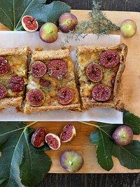 Voll ernst gemeint - tarte aux ognions de roscoff, fourme d'ambert et figues
