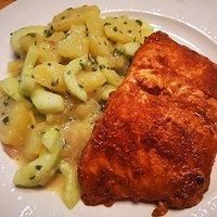 Kartoffelsalat mit gurken & tandoori ~ bio lachs