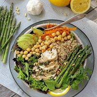 Quinoa buddha bowl, garlic lemon chicken & asparagus