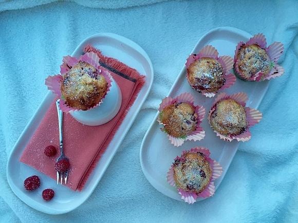 Weiße schokolade himbeer muffins