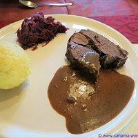 Rehkeule in Buttermilch-Rotweinsauce