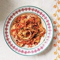 Rezept von vicky bennison: tagliatelle mit tomaten-sardellen-sauce