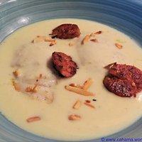 Spanische mandelsuppe mit kabeljau und chorizo