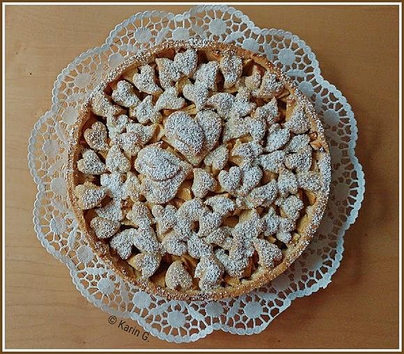 Herzlicher Apfelkuchen zum Valentinstag