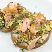Rührei mit Stremellachs